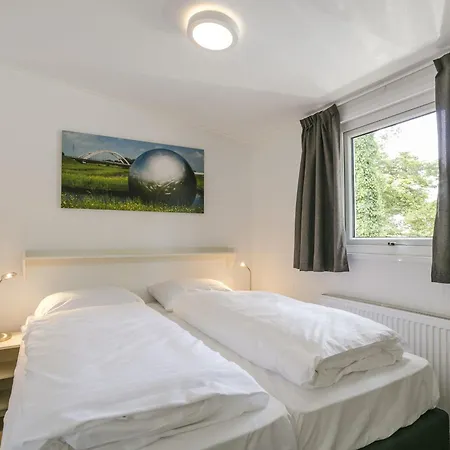 Chalet Sunlit By The Pond *